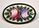 Emailbrosche 
mit Rosen, 
oval, 19. Jh. 
Mit Nadel. 
Emaille auf 
Messing. L.: 
3,2 cm. H.: ...