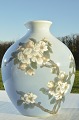 Royal Copenhagen Porzellanvase  Blumendekor, Grosse Vase nr. 442-5507. Höhe 30 cm. Tadelloser ...