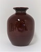 Bing & 
Gröndahl. 
Kleine Vase. 
Höhe 12,5 cm. 
Nr. 158 - 142