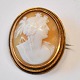 Ovale Came-Brosche, Italien des 19. Jahrhunderts. Dekoration in Form einer Frau im Profil. Mit ...