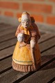 Hjorth Figur aus L. Hjorth Keramik Bornholm, Dänemark. Schön Figur von alte Frau mit Krug und ...