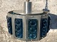 Lampe aus den 
1960er Jahren 
aus Aluminium 
und mit blauem 
Glas. 
Durchmesser ca. 
26 cm. Ein ...