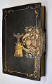 Psalmbuch mit 
Silberbeschlägen, 
1858. Meister 
Michael 
Berendsen (1823 
-?), Haderslev, 
Dänemark. ...