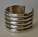 Silberarmband 
aus 
Sterlingsilber, 
20. Jh. 
Gestempelt. 
Innendurchmesser: 
6 cm. Höhe.: 
4,4 ...