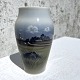 Royal Copenhagen, Vase mit Landschaftsmotiv, 15,5 cm hoch, 9 cm Durchmesser, 1. Klasse * ...