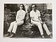Original-Schwarz-Weiß-Foto von Jackie Kennedy und Lord Harlech in Kambodscha im Jahr 1967. Lord ...