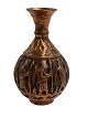 Persische Vase aus Kupfer mit Reliefmotiven von Männern und Löwe. Höhe: ca. 16,50 cm. ...