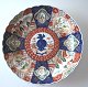 Imari Teller, 
Japan, 19. 
Jahrhundert. 
Polychrome 
Dekoration. 
Dia:. 25cm. Mit 
Reparation. ...