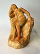 Dänischer 
Künstler (20. 
Jahrhundert): 
Weibliches 
Modell. Roter 
Ton. Ohne 
Signatur. H.: 
19. cm.
