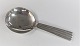 Georg Jensen. 
Bernadotte 
Silberbesteck. 
Sterling (925). 
Zuckerlöffel. 
Länge 10 cm.