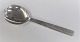 Georg Jensen. 
Bernadotte. 
Sterling (925). 
Vorlegelöffel. 
Länge 18,3 cm.