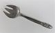 Georg Jensen. 
Silber (925). 
König. Kleine 
Serviergabel. 
Länge 14 cm.