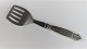 Georg Jensen. 
Silber (925). 
Königin. 
Sardinengabel 
mit Stahl. 
Länge 15,8 cm.