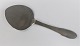 Georg Jensen. 
Silber (925). 
Kugle. 
Tortenheber. 
Länge 18,3 cm.