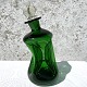 Holmegaard, Klukflask, gebogen, grün mit Gisselfeldt-Stopfen, 25,5 cm hoch, ca. 10cm breit ...