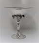 Georg Jensen. Sterling (925). Weintraubenschale. Modell 263B. Höhe 19 cm. 
Durchmesser 18,3 cm. Produziert 1994 (T10)