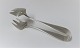 Michelsen. Ida. 
Eiszange. 
Entwurf: Ole 
Hagen. Sterling 
(925). Länge 
16,5 cm.