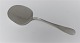 Michelsen. Ida. 
Tortenheber, 
rund. Entwurf: 
Ole Hagen. 
Sterling (925). 
Länge 20 cm.