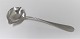 Michelsen. Ida. 
Soßenlöffel. 
Entwurf: Ole 
Hagen. Sterling 
(925). Länge 
19,5cm.