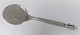 Georg Jensen. 
Silber (925). 
König. 
Tortenheber. 
Länge 21,5 cm.