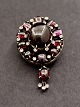 Brooch 4.5 x 
2.8 cm. silver 
and amethysts 
item no. 508046