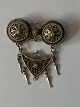Brooch in 
Silver
Stamped 830
Length 40.86 
mm approx
Nice and well 
maintained 
condition