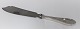 Elisabeth. 
Silberbesteck 
(830). 
Kuchenmesser. 
Länge 27,5 cm.