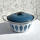 Catrineholm, 
Lotustopf, 
Blau, 28cm 
(inkl. Henkel) 
11,5cm hoch, 
Design Grete 
Prytz Kittelsen 
*Mit ...