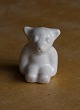 Hjorth Bären-Figuren aus L. Hjorth Keramik Bornholm. Hjorth Bärenjunge aus weisser Glasur, und ...