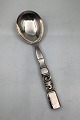 Georg Jensen 
Sterling Silver 
Scroll Serving 
Spoon No 113 
Measures 21.3 
cm (8.38 inch)