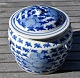 Chinesische blau/weiß dekorierte Porzellans Topf mit Deckel, 19. Jh. Dekoriert mit Früchten und ...