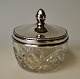 Kristallschale 
mit 
Silberdeckel, 
1917, Dänemark. 
Deckelknauf in 
Form einer 
Blütenknospe. 
...