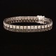 Tennisarmband aus 18kt Wiessgold mit 38 Diamanten von je ca. 0,05ct. Zusammen 
ca. 1,9ct. L: 17,5cm.