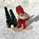 Retro, Gummikopf-Weihnachtstafel, Mit Zeitung und Bäumen, 7cm hoch, 3cm breit *Schön patinierter ...