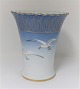 Bing & 
Gröndahl. Möwe 
mit Gold. Vase. 
Modell 186. 
Höhe 16 cm. (2. 
Wahl)
