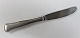Cohr. 
Silberbesteck 
(830). 
Dobbeltriflet. 
Mittagsmesser. 
Länge 18,5cm.
