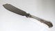 Rosenholm. 
Silberbesteck 
(830). 
Kuchenmesser. 
Länge 26,5 cm.