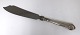 Sächsisch. 
Silberbesteck 
(830). 
Kuchenmesser. 
Länge 28 cm.