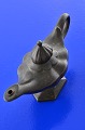 Aladins 
Wunderlampe aus 
bronziertem 
Disco-Metall, 
Höhe 6,4  x 
11,5 cm.
Design Just 
Andersen ( ...