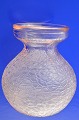 Hyazinthenvase 
aus Pressglas. 
Lachsfarbenes 
Hyazinthglas, 
Höhe 11,5 cm. 
Tadelloser 
Zustand. ...