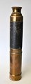 Fernglas, einziehbar, Messing des 19. Jahrhunderts. Mit Ledereinband. Länge. 27,5 cm. ...