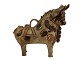 Pucara-Stier aus peruanischer Keramik. Peru Mitte des 20. Jahrhunderts. Große Stierfigur aus ...