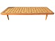 Daybed in 
Teakholzfurnier 
mit Beinen aus 
massivem 
Teakholz. Hat 
einige 
altersbedingte 
...