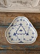 Royal 
Copenhagen Blue 
fluted half 
lace triangular 
dish 
No. 515, 
Factory first
Diameter 22 
cm.