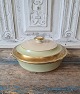 Royal 
Copenhagen 
Dagmar dish 
No. 9575, 
Factory first
Height 11,5 
cm. Diameter 21 
cm.