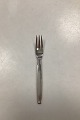 Hingelberg No. 
18 Sterling 
Silver Cake 
Fork. Measures 
15 cm / 5.9 in.