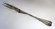 Kent. 
Silberbesteck 
(830). Fleish 
Gabel. Länge 
20,6 cm.