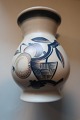 Vase von RC 
(Royal 
Copenhagen)
Stempel: 
København, 
Danmark, 31/1
H: um 13,5cm
Um 1940
In ...