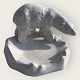 Bornholmer Keramik, Michael Andersen, Eisbär auf Schale, 19 cm breit, 14 cm hoch, Nr. 348A ...