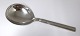 Hans Hansen. 
Silberbesteck. 
Arvesölv Nr. 
18. Großer 
Servierlöffel. 
Länge 21,2 cm.